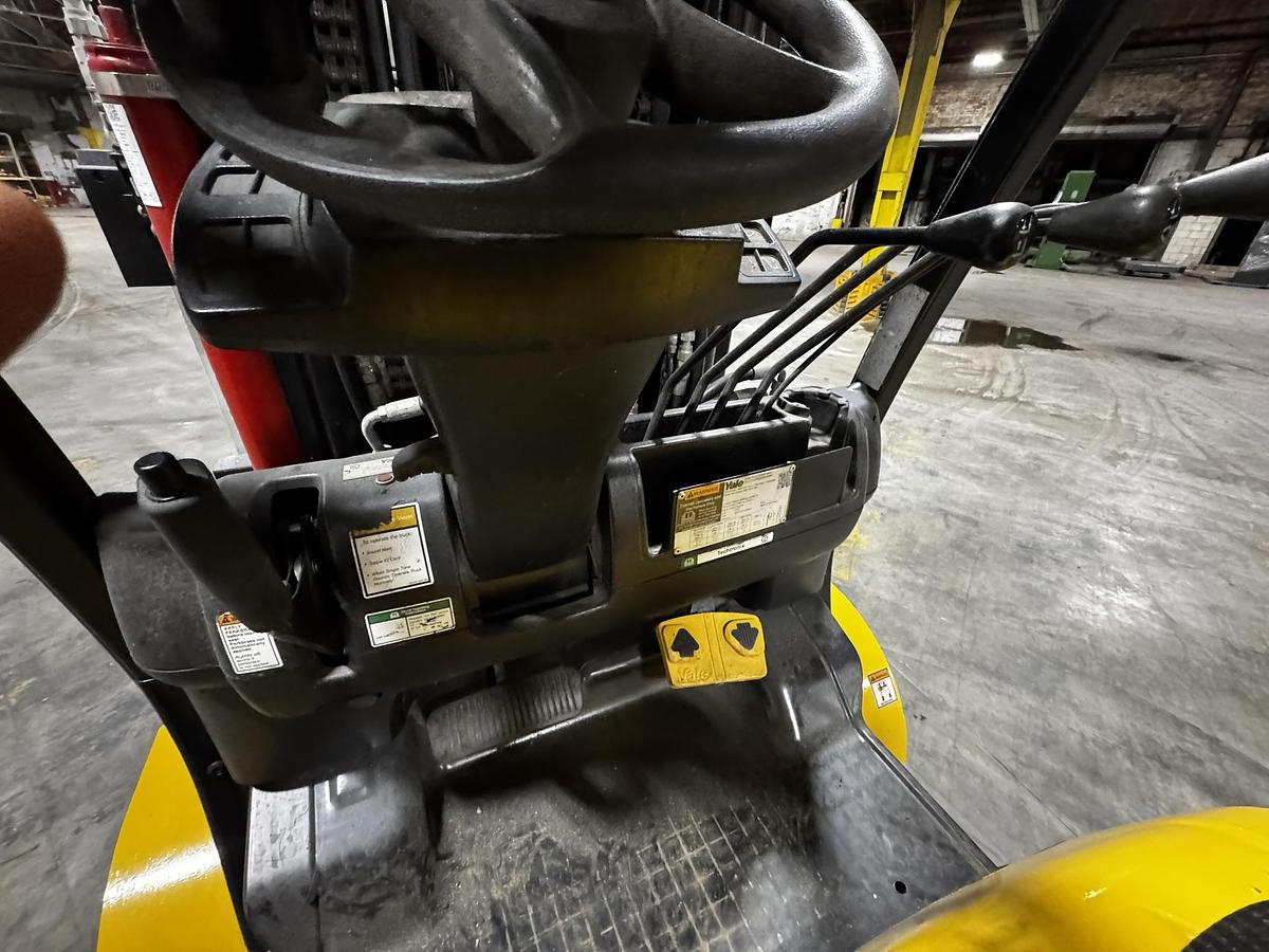 Used 12,000 LB. YALE MDL GLC120VX LH92"/RH185" WITH 72" CASCADE PAPER ROLL CLAMP MANUFACTURED 2019