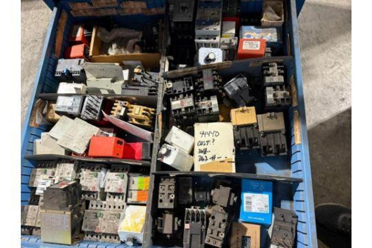 Used LYON 11 DRAWR TOOL CABINET CONTENTS NOT INCLUDED