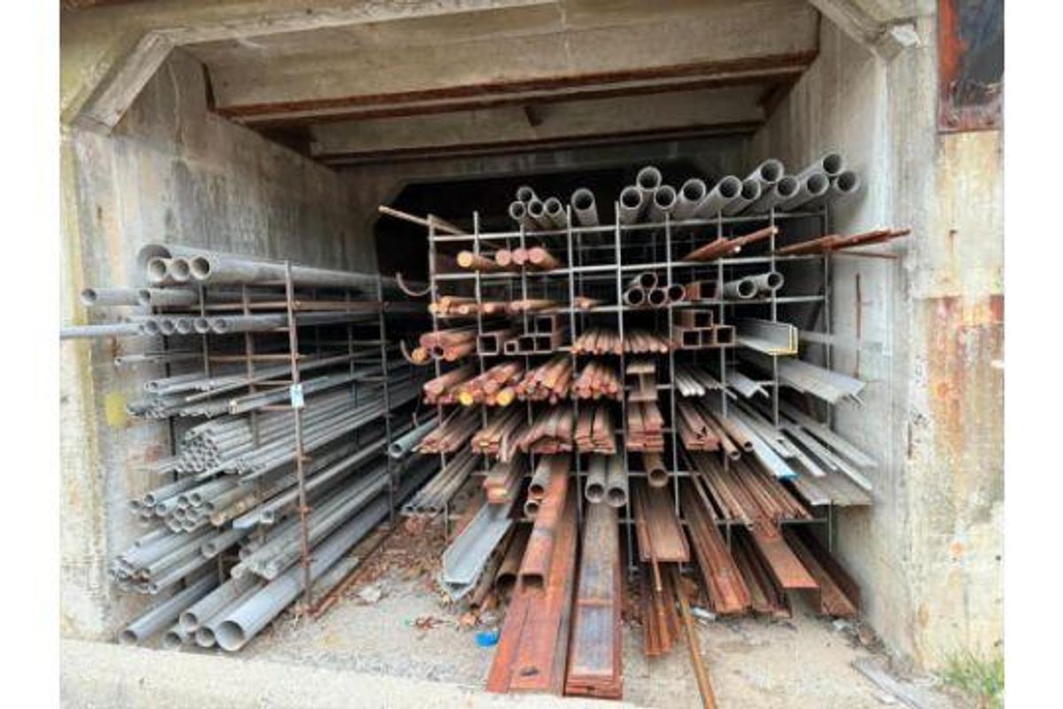 Used LARGE AMOUNT OF CAST, STAINLESS STEEL, ALUMINUM, GALVINIZED AND PVC PIPES