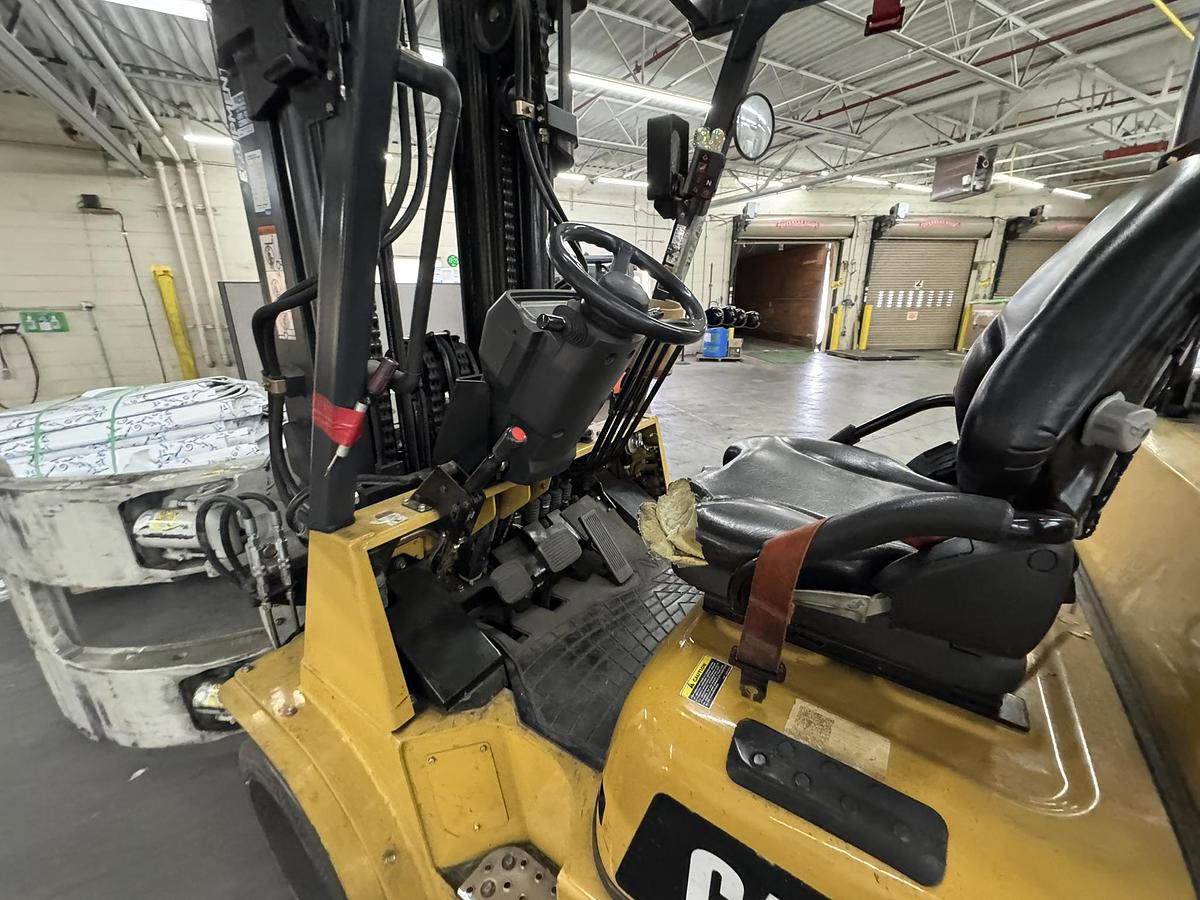 Used CATERPILLAR ROLL CLAMP TRUCK MODEL GC55K6 WITH CASCADE CLAMP