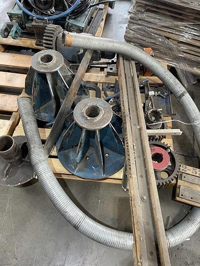 Used VARIOUS SIZED AIR AND CONE CHUCKS