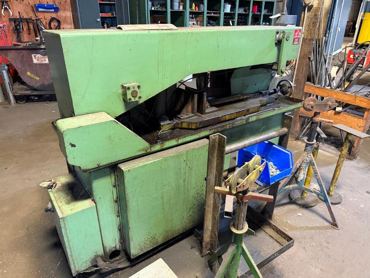 Used DOALL MODEL C-9V METALCUTTING BAND SAW