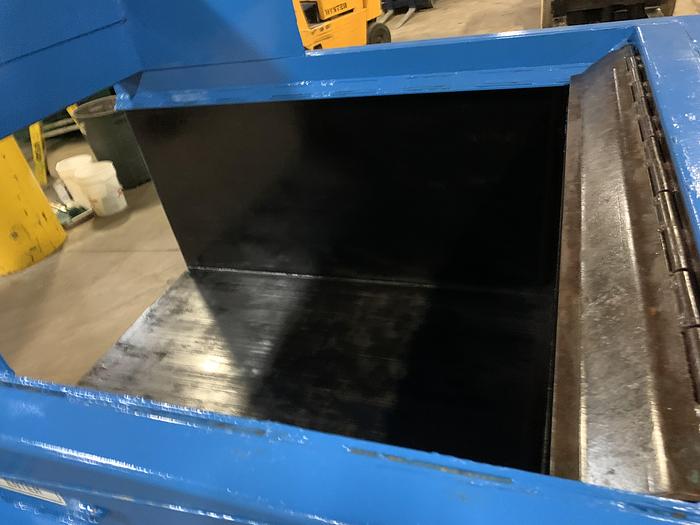 Used SHRED-TECH AZ-80 SHREDDER WITH COMPACTOR AND CONVEYOR