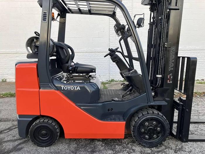 Used 2018 TOYOTA 8FGCU30 FORKLIFT 3-STAGE MAST LOW HOURS