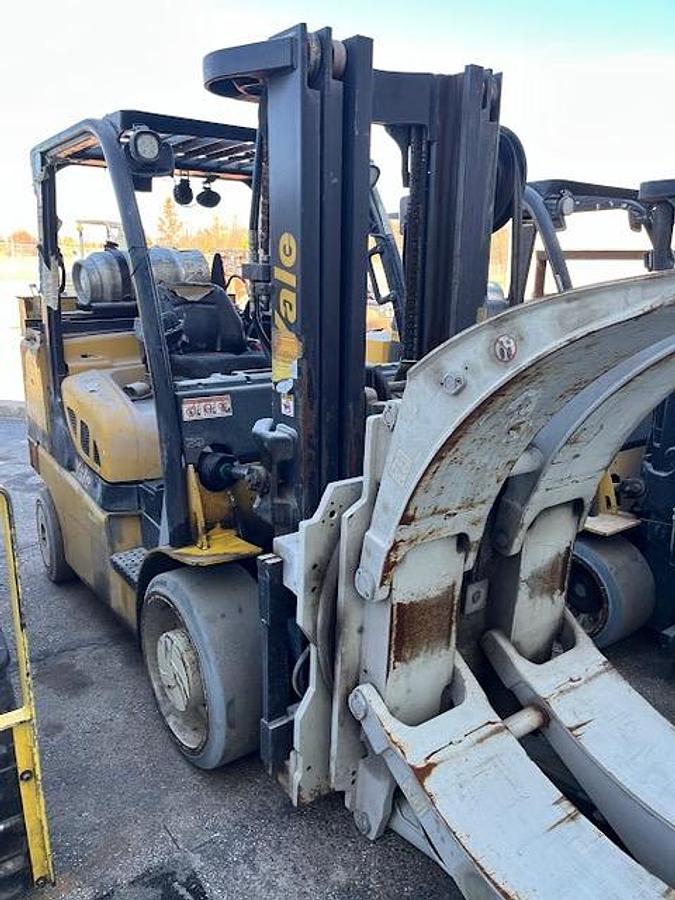 Used 15,500 POUND YALE ROLL CLAMP FORKLIFT MODEL GLC155 WITH 84" CASCADE ROLL CLAMP