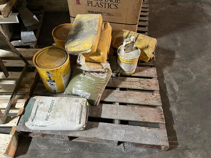 Used LOT OF CONCRETE MATERIALS AND EQUIPMENT