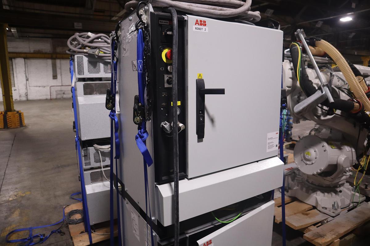 ABB MODEL IRB 6700-300/2.70 ROBOT 6-AXIS MANUFACTURED 2021