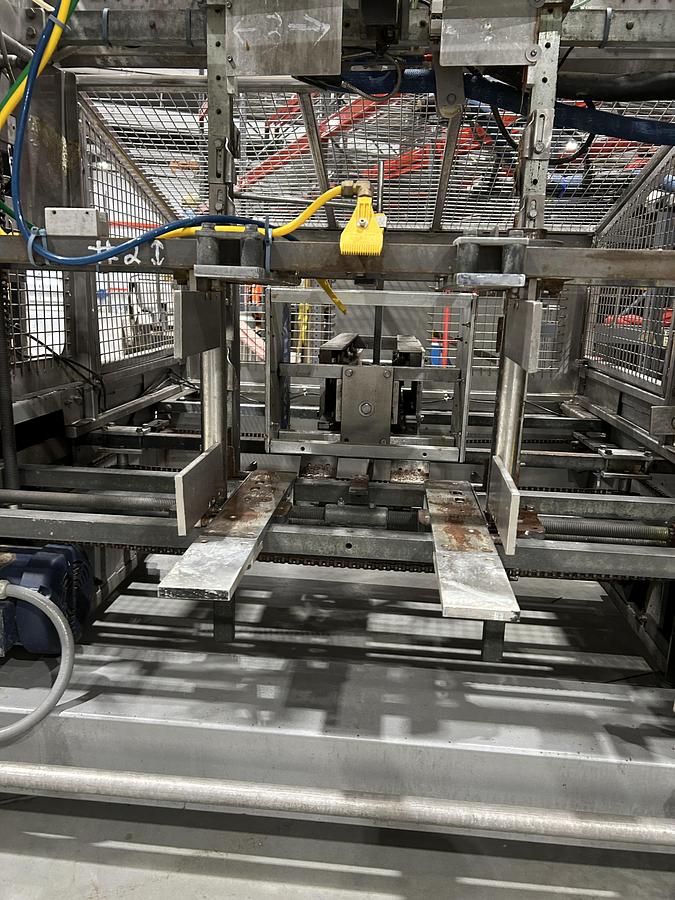 Used SWF SS#TF600VK ONE PIECE VERTICAL GLUE SEAL TRAY FORMER