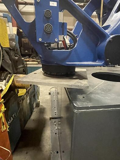 Used FANUC M410iB/700 PALLETIZING ROBOT WITH R30iB CONTROLLER NEW 2016