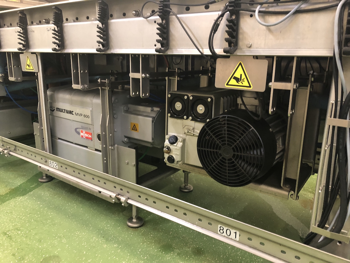 Used Multivac R275mf skin-pack thermoformer with automatic labelling machine