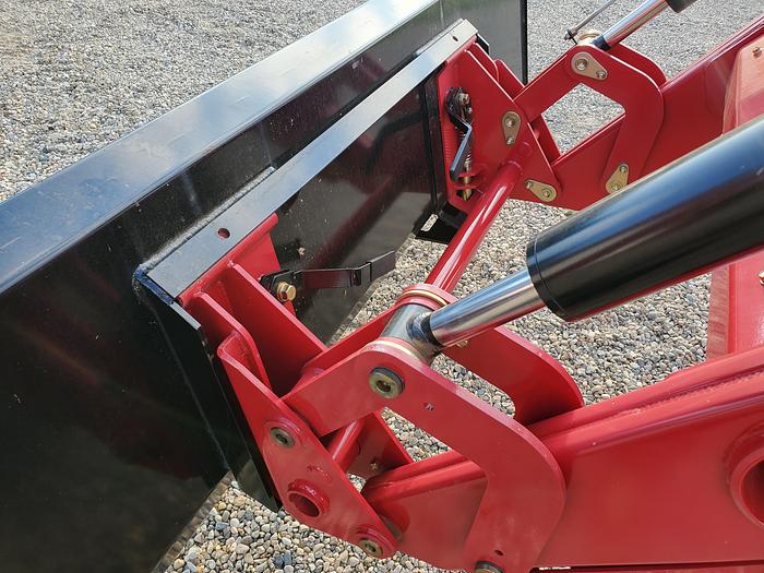 125 hp Mahindra 9125S Tractor w/ Loader ** 4 hrs - Never Used **