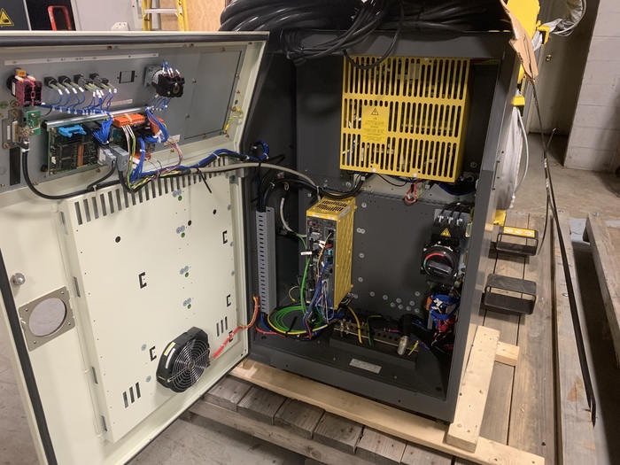 Used FANUC R2000iB/125L 6 AXIS CNC ROBOT WITH R30iA CONTROLLER