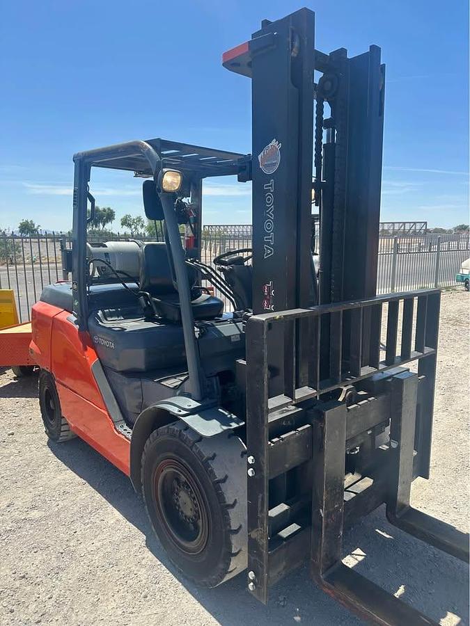 Used 2015 TOYOTA 8FG50U FORKLIFT