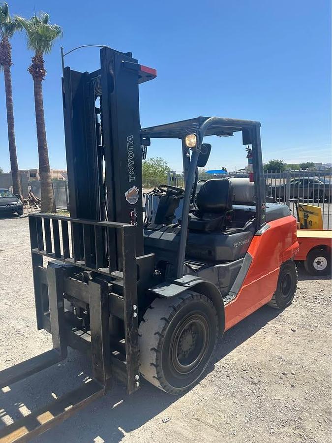 Used 2015 TOYOTA 8FG50U FORKLIFT