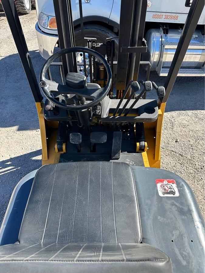 Used 1995 CAT GP15 FORKLIFT