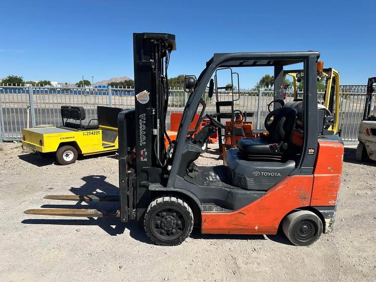 Used 2013 TOYOTA 8FGCU30 FORKLIFT