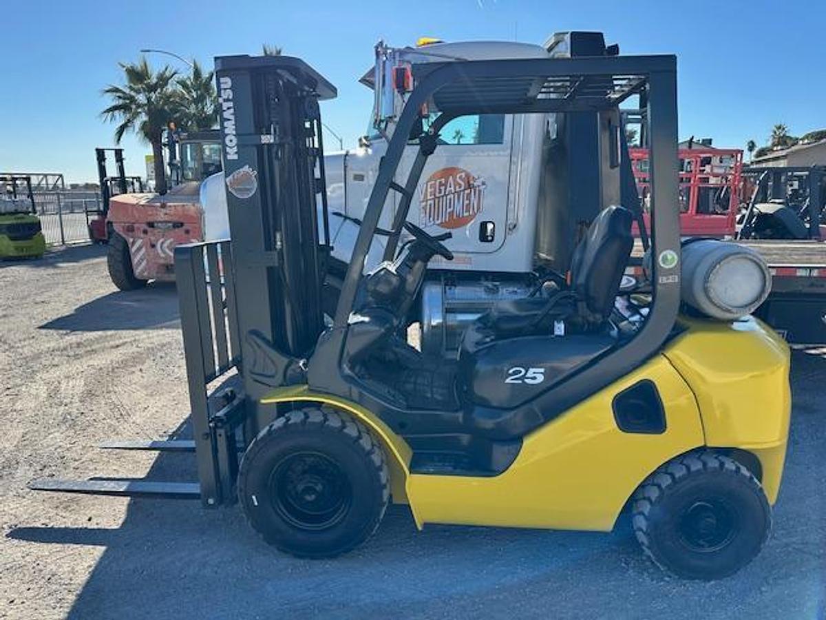Used 2006 KOMATSU FG25T-16 FORKLIFT