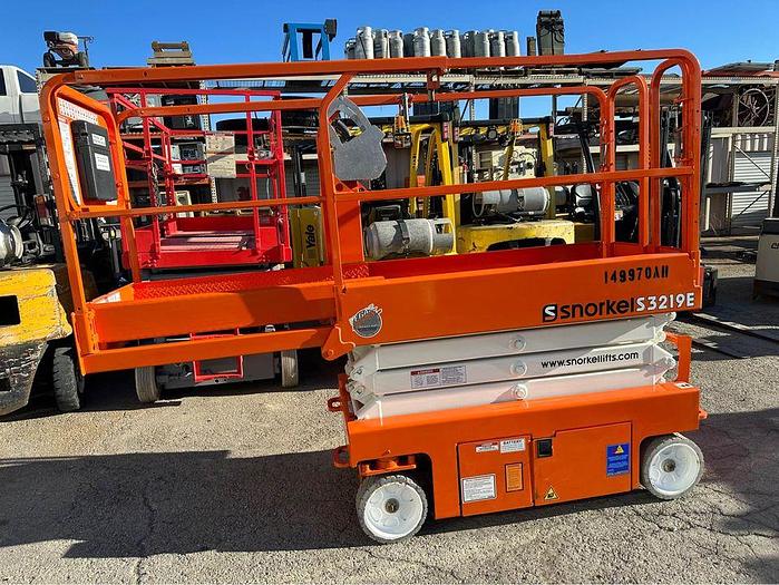 Used 2014 SNORKEL S3219E SCISSOR LIFT