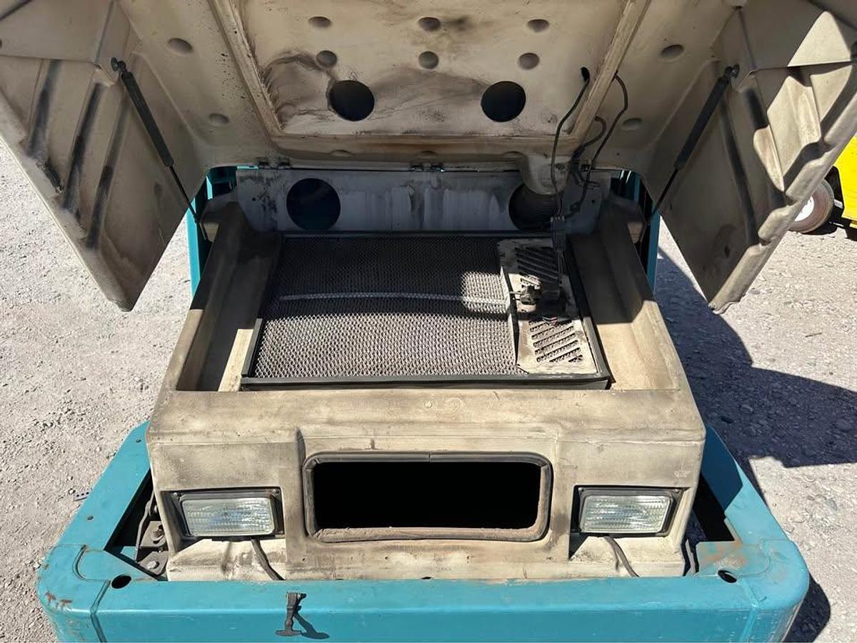 Used 2010 TENNANT 6650 XP SWEEPER