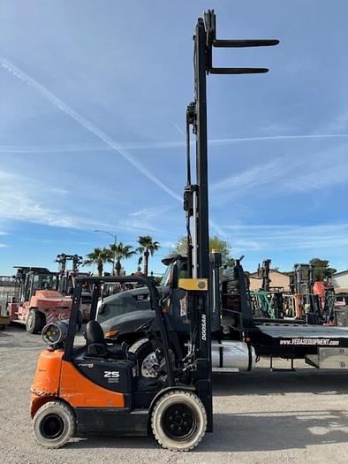 Used 2016 DOOSAN G25E-5 FORKLIFT