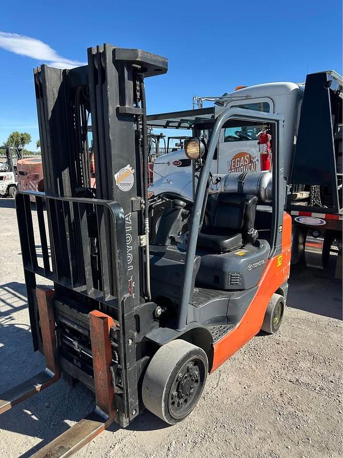 Used 2013 TOYOTA 8FGCU30 FORKLIFT