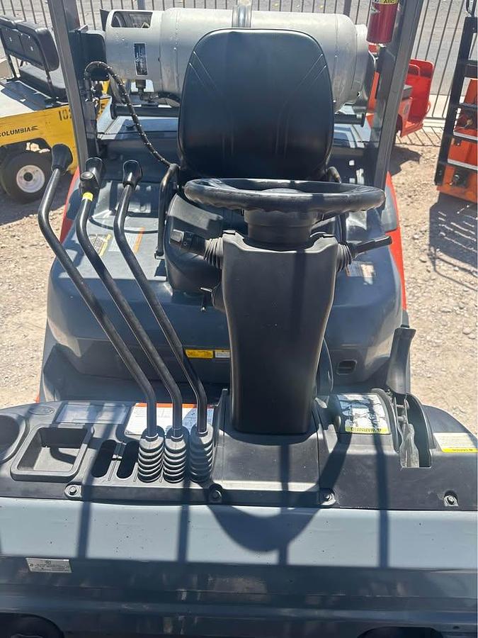 Used 2015 TOYOTA 8FG50U FORKLIFT