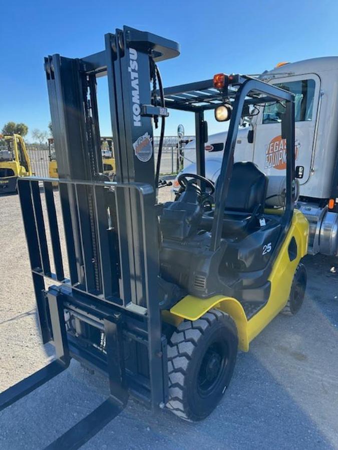 Used 2006 KOMATSU FG25T-16 FORKLIFT