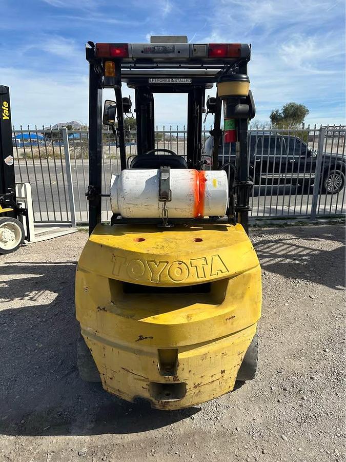 Used 2004 TOYOTA 7FGU25 FORKLIFT