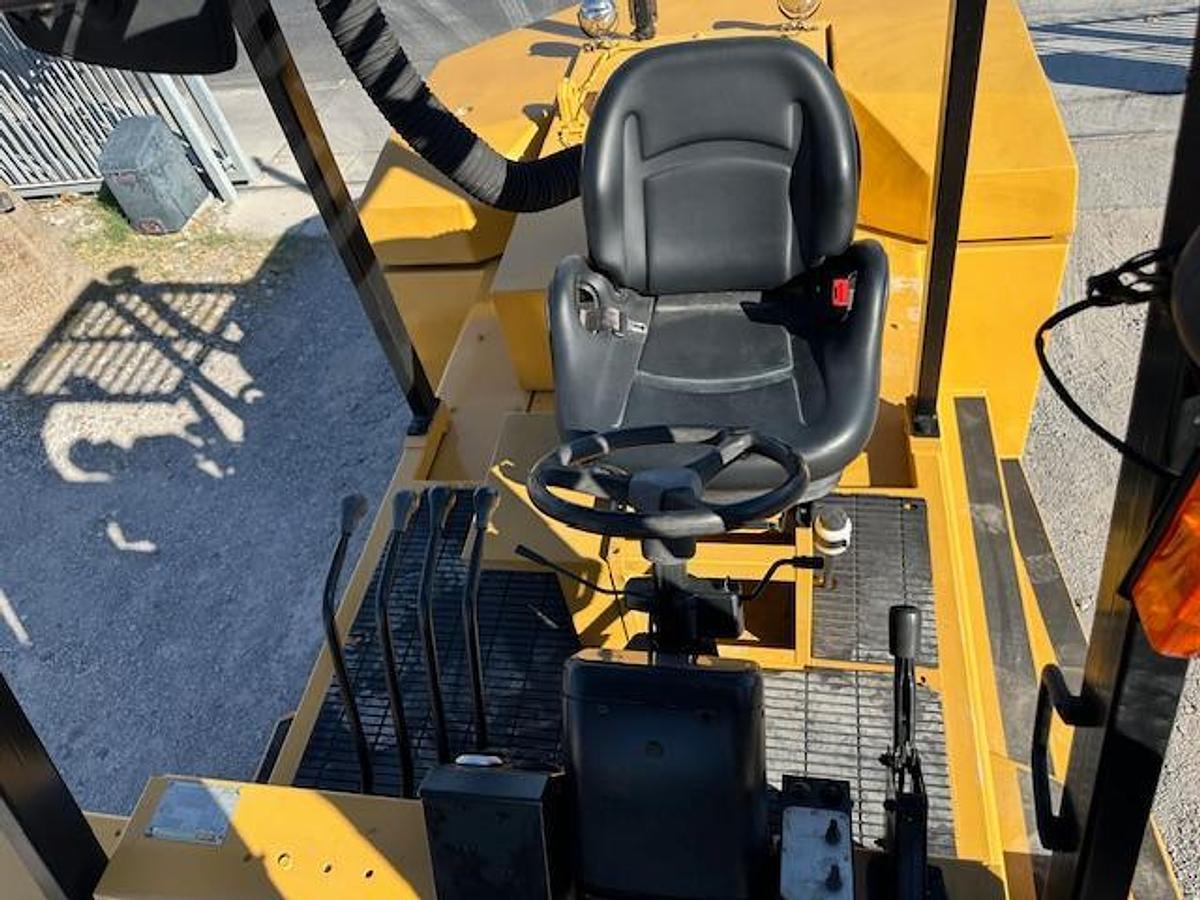 Used 2001 CAT DP150 FORKLIFT