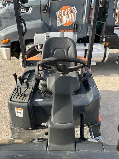 Used 2016 DOOSAN G25E-5 FORKLIFT