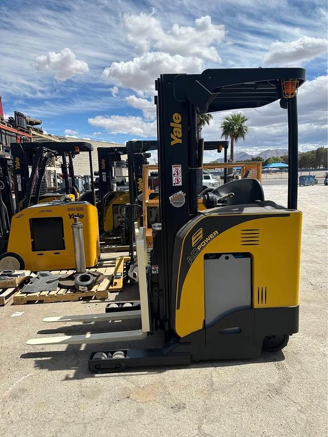 Used 2019 YALE NR045EB NARROW AISLE REACH LIFT