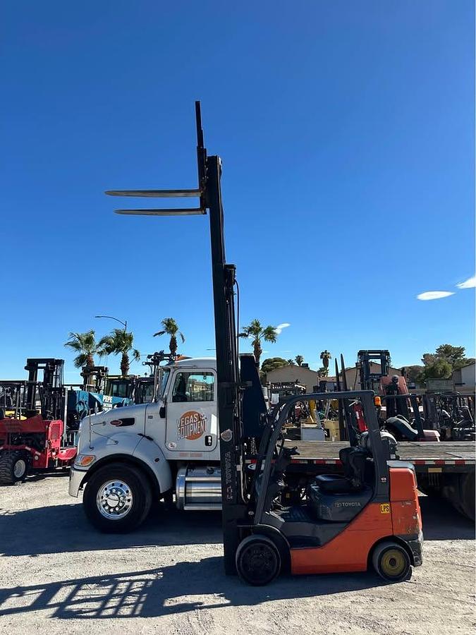 Used 2013 TOYOTA 8FGCU30 FORKLIFT