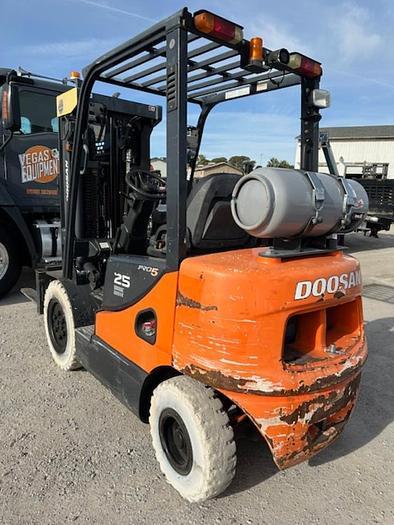 Used 2016 DOOSAN G25E-5 FORKLIFT