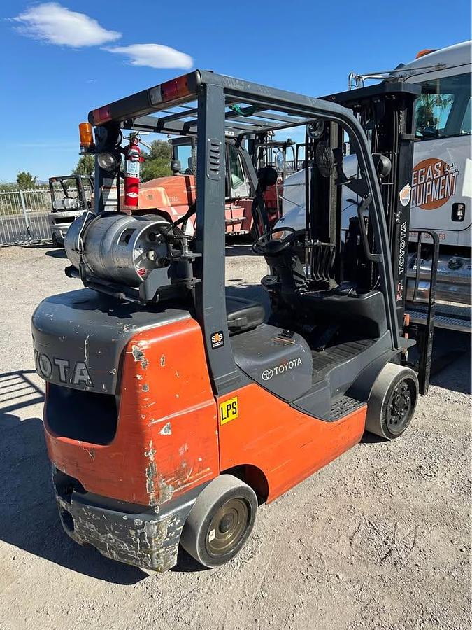 Used 2013 TOYOTA 8FGCU30 FORKLIFT