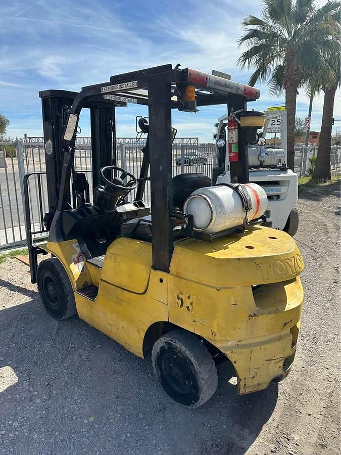 Used 2004 TOYOTA 7FGU25 FORKLIFT