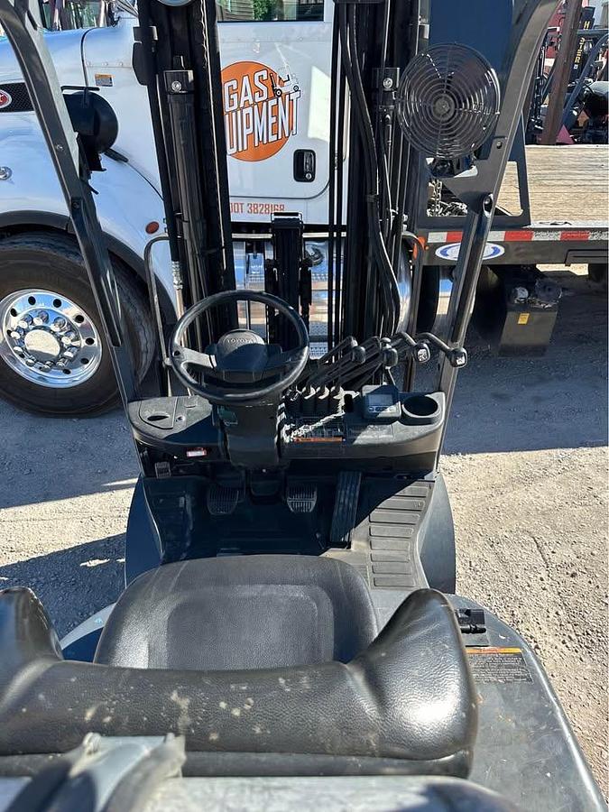 Used 2013 TOYOTA 8FGCU30 FORKLIFT