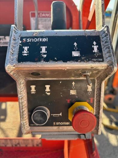 Used 2015 SNORKEL S3219E SCISSOR LIFT