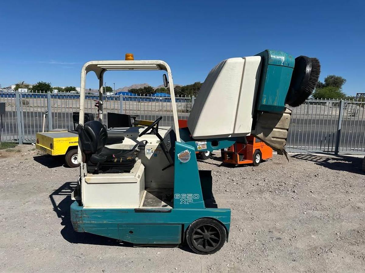 Used 2010 TENNANT 6650 XP SWEEPER