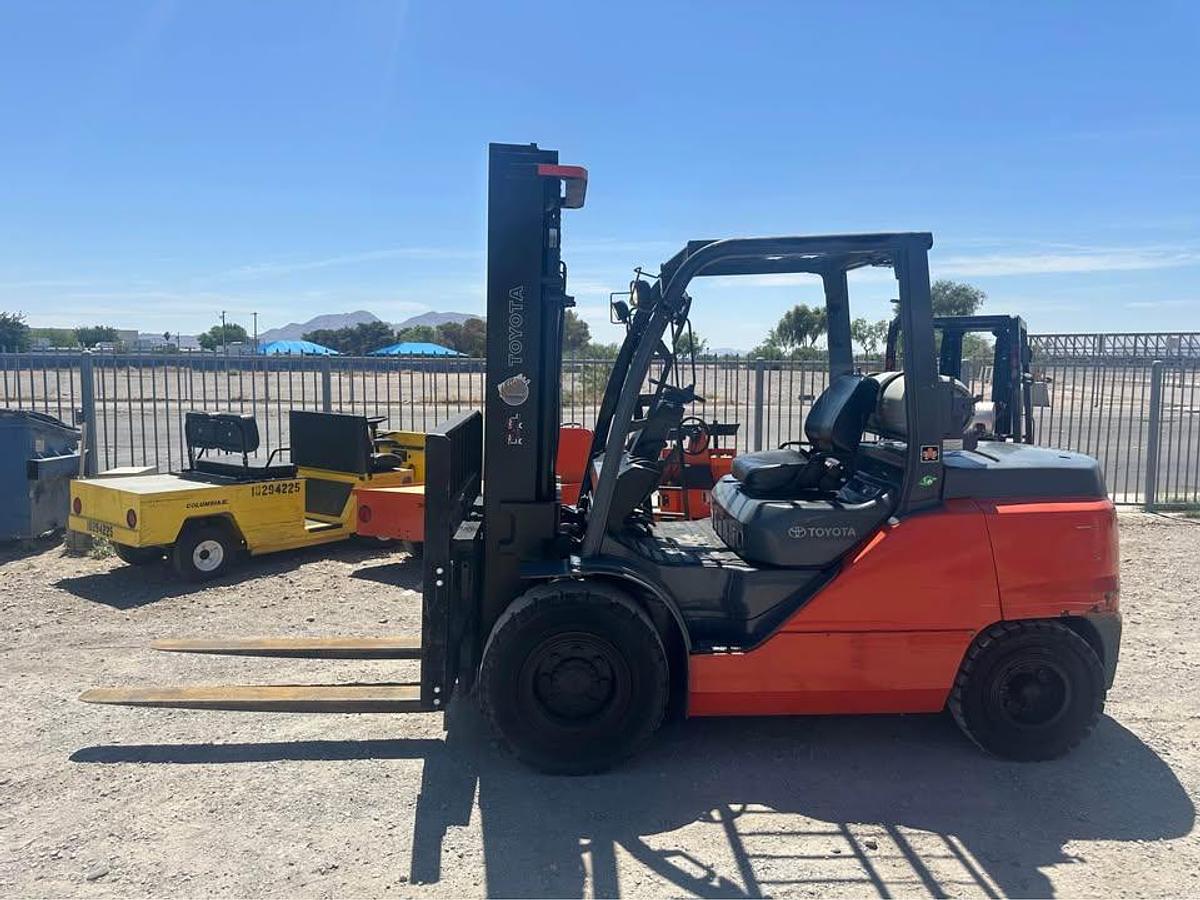 Used 2015 TOYOTA 8FG50U FORKLIFT