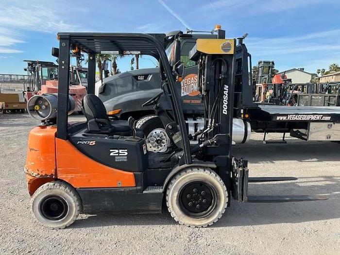 Used 2016 DOOSAN G25E-5 FORKLIFT