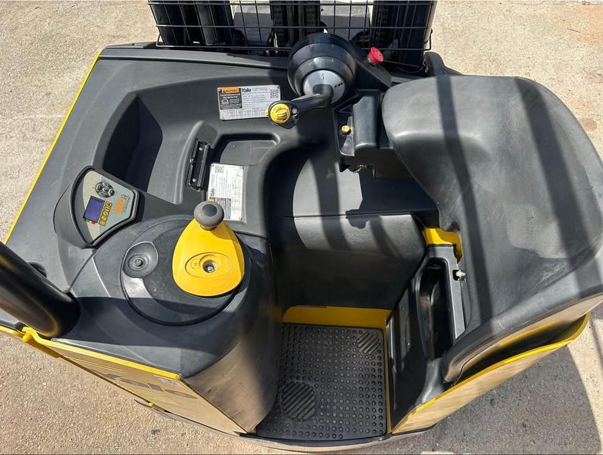 Used 2019 YALE NR045EB NARROW AISLE REACH LIFT