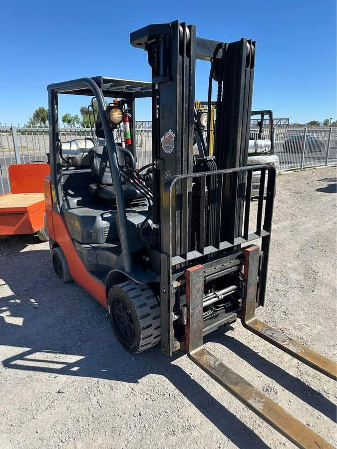 Used 2013 TOYOTA 8FGCU30 FORKLIFT