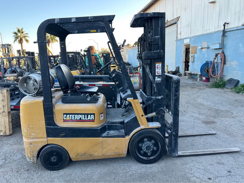 Used 2002 CAT GC25K FORKLIFT