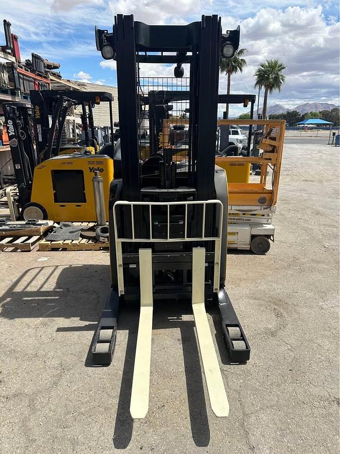 Used 2019 YALE NR045EB NARROW AISLE REACH LIFT