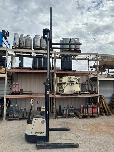 Used 2017 CROWN SX3000-30 WALKIE STACKER FORKLIFT