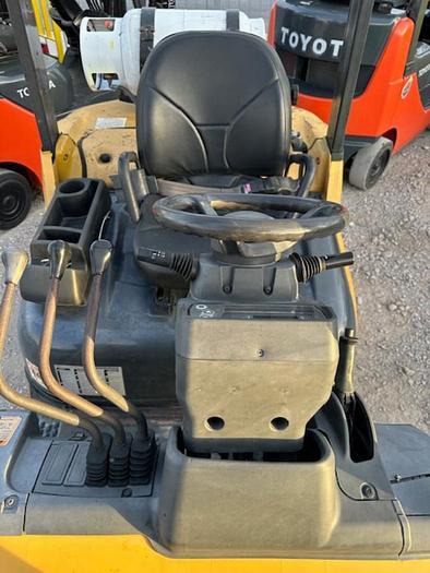 Used 2014 CAT P5000 FORKLIFT