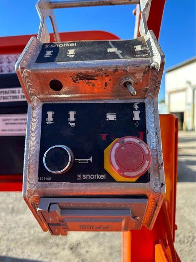 Used 2014 SNORKEL S3219E SCISSOR LIFT