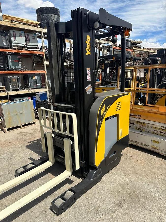 Used 2019 YALE NR045EB NARROW AISLE REACH LIFT
