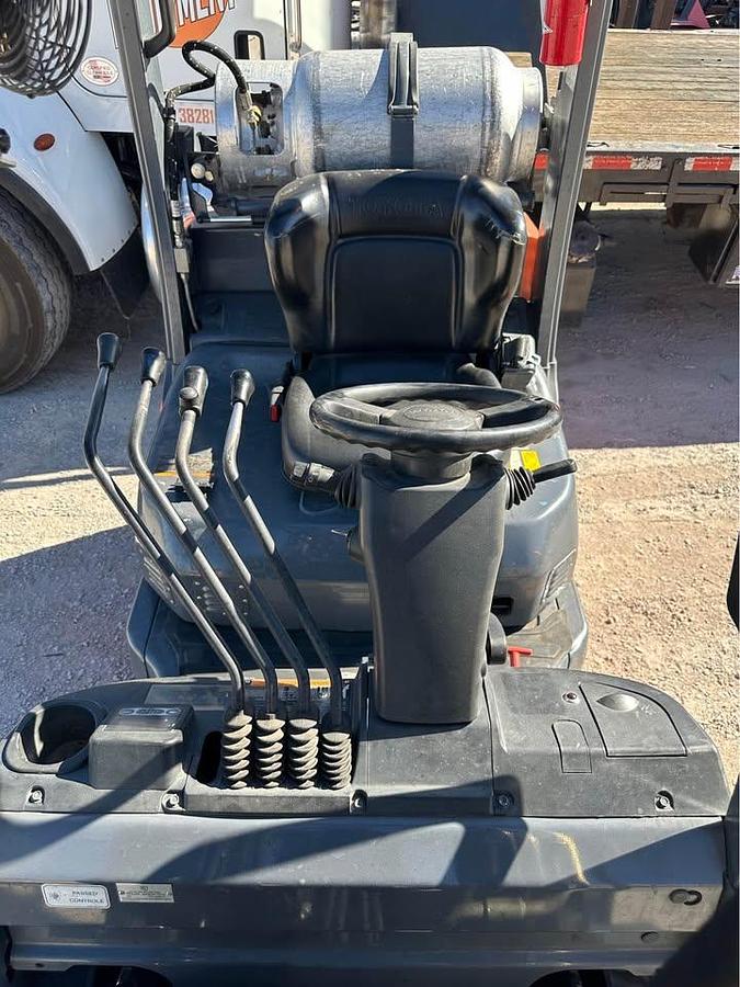 Used 2013 TOYOTA 8FGCU30 FORKLIFT