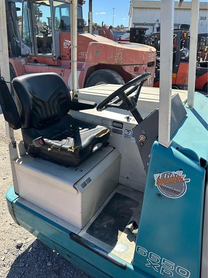 Used 2010 TENNANT 6650 XP SWEEPER